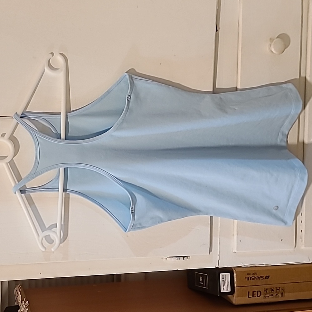 Lululemon Atletic Racerback top, Size 8, Color Light Blue 🎁🥰🎄🎁🥰🎄🎁🥰🎄🎁🥰 - Picture 2 of 4